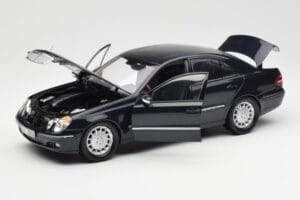 Mercedes E-Class W211 Blau Metallic Kyosho 1:18 B66962147 Metall — Bild 2 von 8