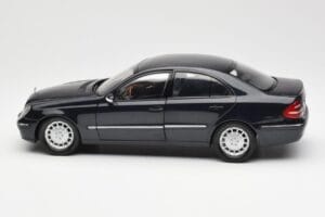 Mercedes E-Class W211 Blau Metallic Kyosho 1:18 B66962147 Metall — Bild 4 von 8