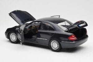Mercedes E-Class W211 Blau Metallic Kyosho 1:18 B66962147 Metall — Bild 5 von 8