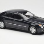 Mercedes E-Class W211 Blau Metallic Kyosho 1:18 - image 6 of 8