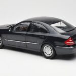 Mercedes E-Class W211 Blau Metallic Kyosho 1:18 - image 7 of 8