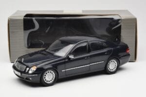 Mercedes E-Class W211 Blau Metallic Kyosho 1:18 B66962147 Metall — Bild 8 von 8