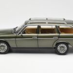 Mercedes 230T W123 T-Modell Grün Metallic Norev 1:18 - image 4 of 8
