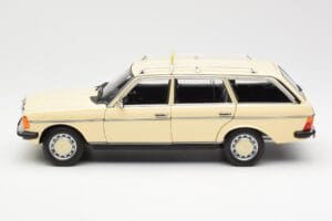 Mercedes 230T W123 T-Modell Taxi Norev 1:18 183731 Metall — Bild 4 von 8