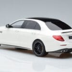Mercedes AMG E63 S W213 Weiß GT Spirit 1:18 - image 5 of 6