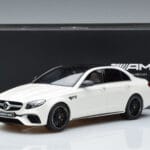 Mercedes AMG E63 S W213 Weiß GT Spirit 1:18 - image 6 of 6