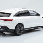 Mercedes EQC 400 Diamond Weiß NZG 1:18 - image 3 of 8