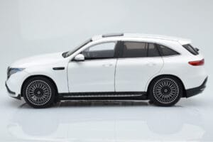 Mercedes EQC 400 Diamond Weiß NZG 1:18 B66963756 Metall — Bild 4 von 8