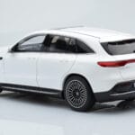 Mercedes EQC 400 Diamond Weiß NZG 1:18 - image 7 of 8