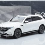 Mercedes EQC 400 Diamond Weiß NZG 1:18 - image 8 of 8