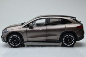 Mercedes EQE SUV X294 AMG Line Velvet Braun NZG 1:18 B66960836 Metall — Bild 4 von 8