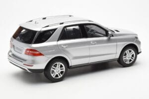 Mercedes M-Class W166 Iridium Silber Metallic Minichamps 1:18 B66960064 Metall — Bild 3 von 8
