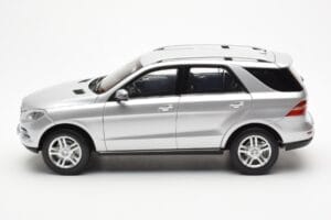 Mercedes M-Class W166 Iridium Silber Metallic Minichamps 1:18 B66960064 Metall — Bild 4 von 8
