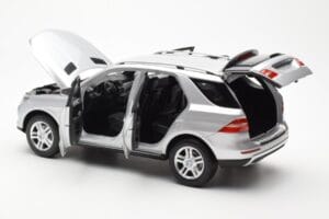 Mercedes M-Class W166 Iridium Silber Metallic Minichamps 1:18 B66960064 Metall — Bild 5 von 8