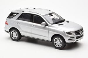 Mercedes M-Class W166 Iridium Silber Metallic Minichamps 1:18 B66960064 Metall — Bild 6 von 8