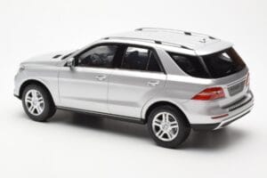 Mercedes M-Class W166 Iridium Silber Metallic Minichamps 1:18 B66960064 Metall — Bild 7 von 8