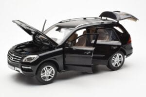 Mercedes M-Class W166 Obsidian Schwarz Metallic Minichamps 1:18 B66960063 Metall — Bild 2 von 8
