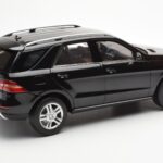 Mercedes M-Class W166 Obsidian Schwarz Metallic Minichamps 1:18 - image 3 of 8