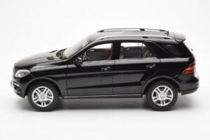 Mercedes M-Class W166 Obsidian Schwarz Metallic Minichamps 1:18 B66960063 Metall — Bild 4 von 8