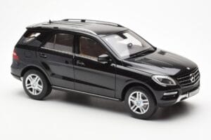 Mercedes M-Class W166 Obsidian Schwarz Metallic Minichamps 1:18 B66960063 Metall — Bild 6 von 8