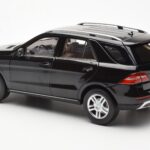 Mercedes M-Class W166 Obsidian Schwarz Metallic Minichamps 1:18 - image 7 of 8