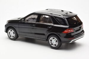 Mercedes M-Class W166 Obsidian Schwarz Metallic Minichamps 1:18 B66960063 Metall — Bild 7 von 8