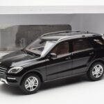 Mercedes M-Class W166 Obsidian Schwarz Metallic Minichamps 1:18 - image 8 of 8