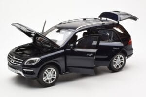 Mercedes M-Class W166 Tansanite Blau Metallic Minichamps 1:18 B66960065 Metall — Bild 2 von 8