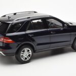 Mercedes M-Class W166 Tansanite Blau Metallic Minichamps 1:18 - image 3 of 8