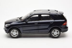 Mercedes M-Class W166 Tansanite Blau Metallic Minichamps 1:18 B66960065 Metall — Bild 4 von 8