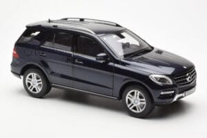 Mercedes M-Class W166 Tansanite Blau Metallic Minichamps 1:18 B66960065 Metall — Bild 6 von 8