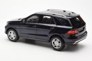 Mercedes M-Class W166 Tansanite Blau Metallic Minichamps 1:18 B66960065 Metall — Bild 7 von 8