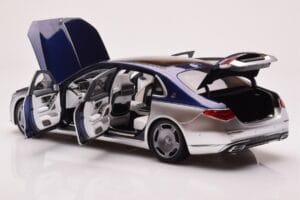Mercedes Maybach S680 W223 Nautical Blau Cirrus Silber Almost Real 1:18 820125 Metall — Bild 5 von 8