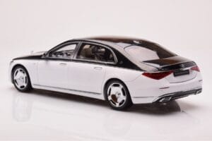 Mercedes Maybach S680 W223 Obsidian Schwarz Diamond Weiß Almost Real 1:18 820121 Metall — Bild 6 von 7