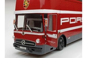 Mercedes O317 Porsche Transporter Rot CMR 1:18 CMR149 Metall — Bild 4 von 12