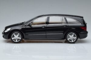 Mercedes R-Class W251 Obsidian Schwarz Minichamps 1:18 B66962325 Metall — Bild 4 von 7