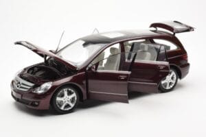 Mercedes R-Class W251 Rot Metallic Minichamps 1:18 150034602 Metall — Bild 2 von 8