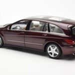 Mercedes R-Class W251 Rot Metallic Minichamps 1:18 - image 7 of 8