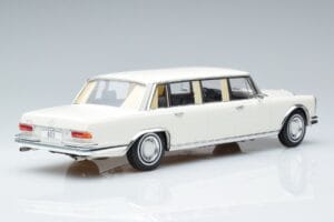 Mercedes S-Class 600 W100 LWB Pullman Weiß MCG 1:18 MCG18188 Metall — Bild 2 von 6