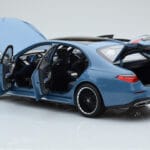 Mercedes S-Class W223 Vintage Blau Norev 1:18 - image 4 of 7