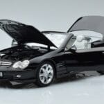 Mercedes SL500 R230 Schwarz Norev 1:18 183840 Metall - image 2 of 8