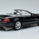 Mercedes SL500 R230 Schwarz Norev 1:18 183840 Metall - image 3 of 8
