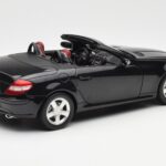 Mercedes SLK R171 Obsidian Schwarz Metallic Minichamps 1:18 - image 4 of 9