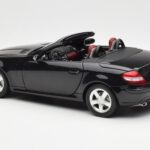 Mercedes SLK R171 Obsidian Schwarz Metallic Minichamps 1:18 - image 8 of 9