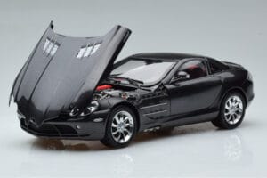 Mercedes SLR McLaren Schwarz CMC 1:18 M-045F Metall — Bild 2 von 10