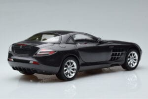 Mercedes SLR McLaren Schwarz CMC 1:18 M-045F Metall — Bild 3 von 10