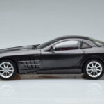 Mercedes SLR McLaren Schwarz CMC 1:18 - image 5 of 10