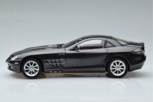 Mercedes SLR McLaren Schwarz CMC 1:18 M-045F Metall — Bild 5 von 10