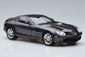 Mercedes SLR McLaren Schwarz CMC 1:18 M-045F Metall — Bild 6 von 10