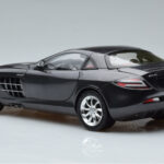 Mercedes SLR McLaren Schwarz CMC 1:18 - image 7 of 10